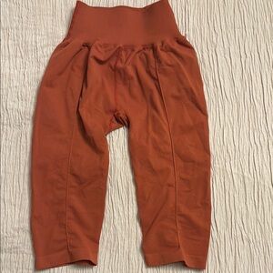 NEW FREE PEOPLE - Burnt Orange Capri Leggings with Creases